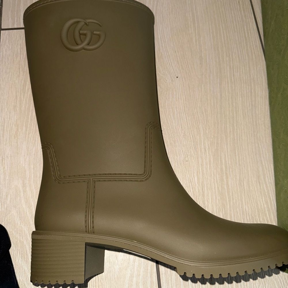 Nwt Gucci Women's Olive rain boots